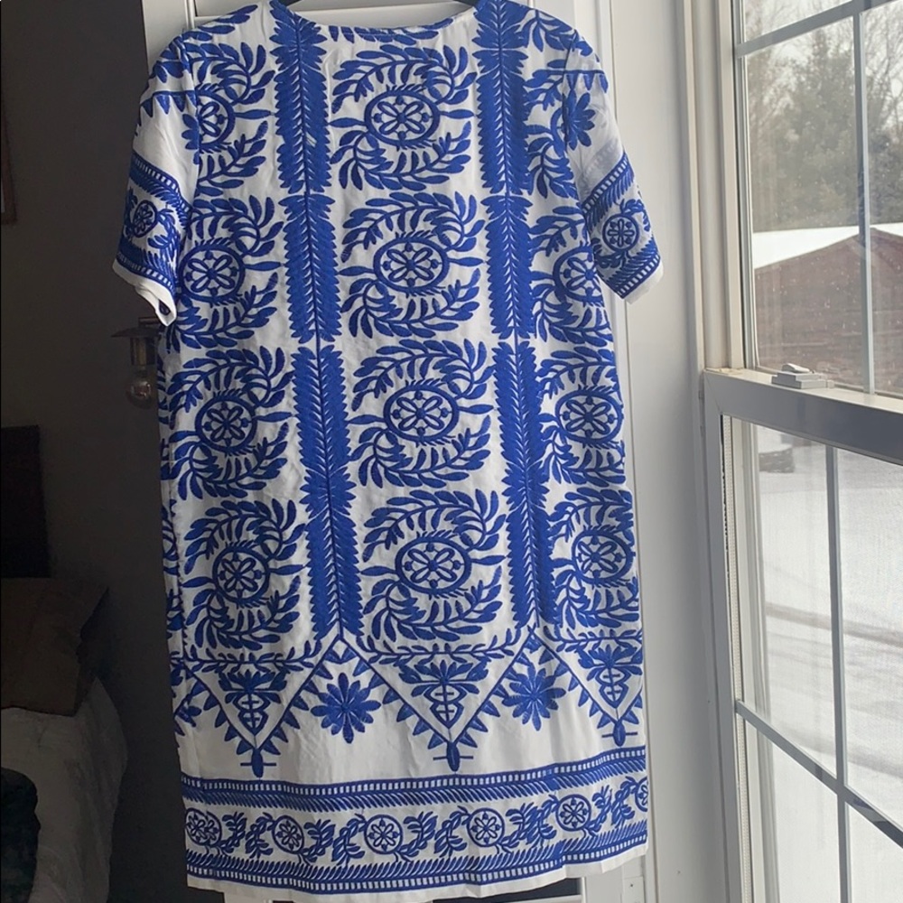 NWOT Lulu’s Embroidered Shift Dress